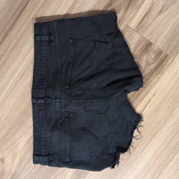 Aritzia, Talula, 27, black low-rise short shorts - Picture 2 of 4